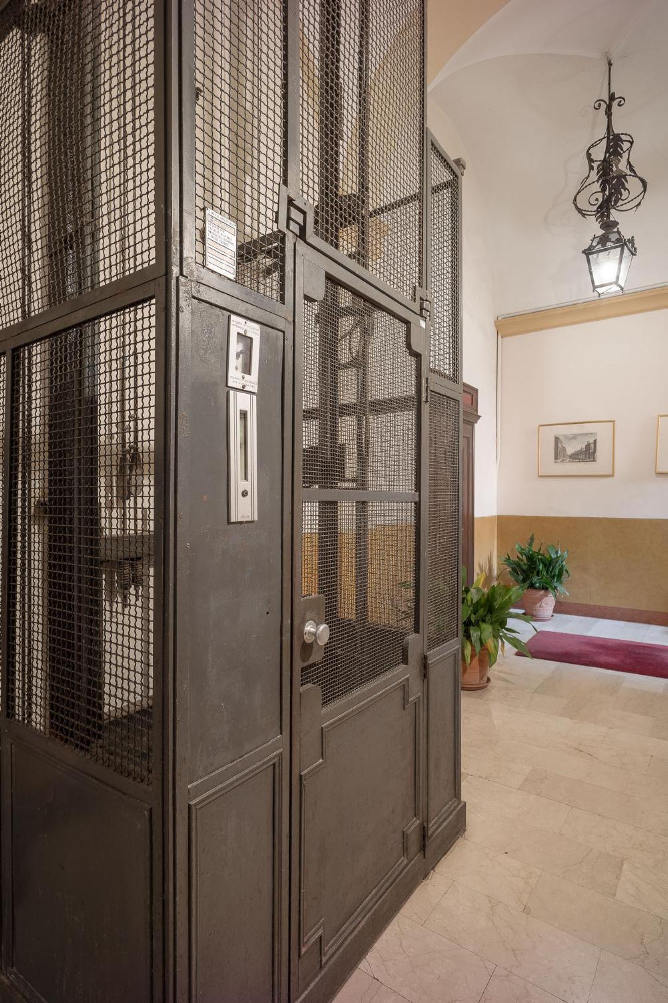 Lussuoso Appartamento Nel Cuore Del Centro Storico Bologna Exterior photo